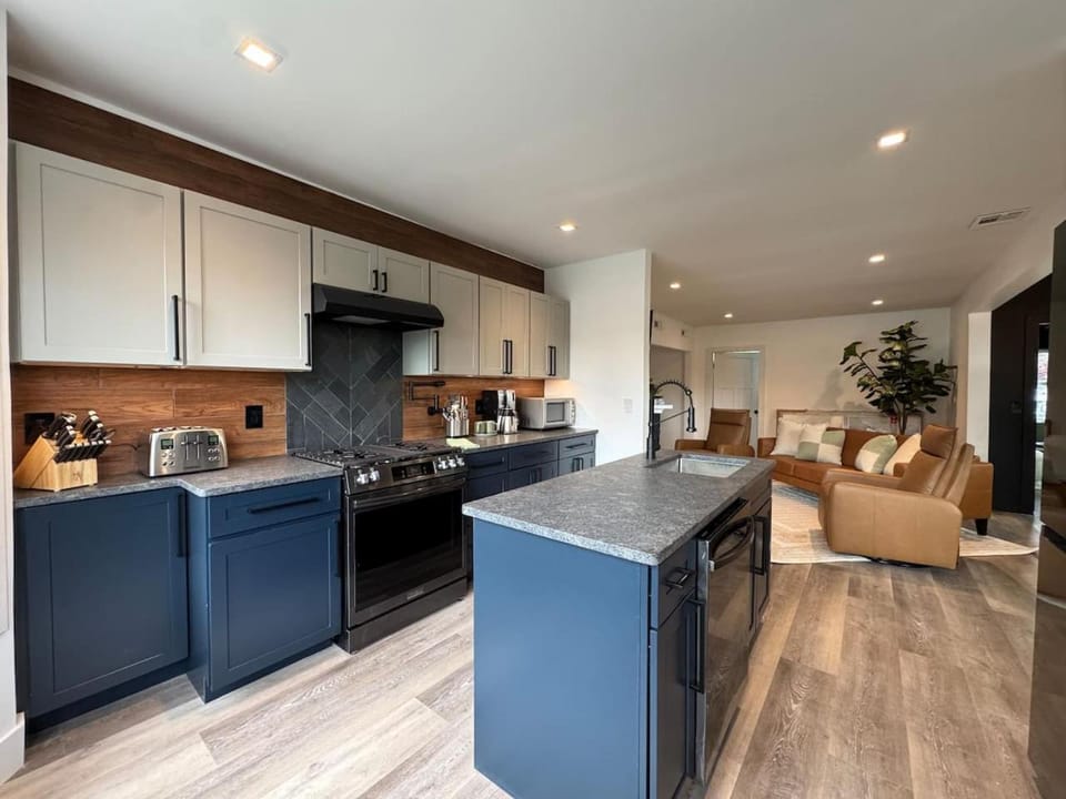 32- Litchfield County- Sleeps 10 Apartment in Litchfield County