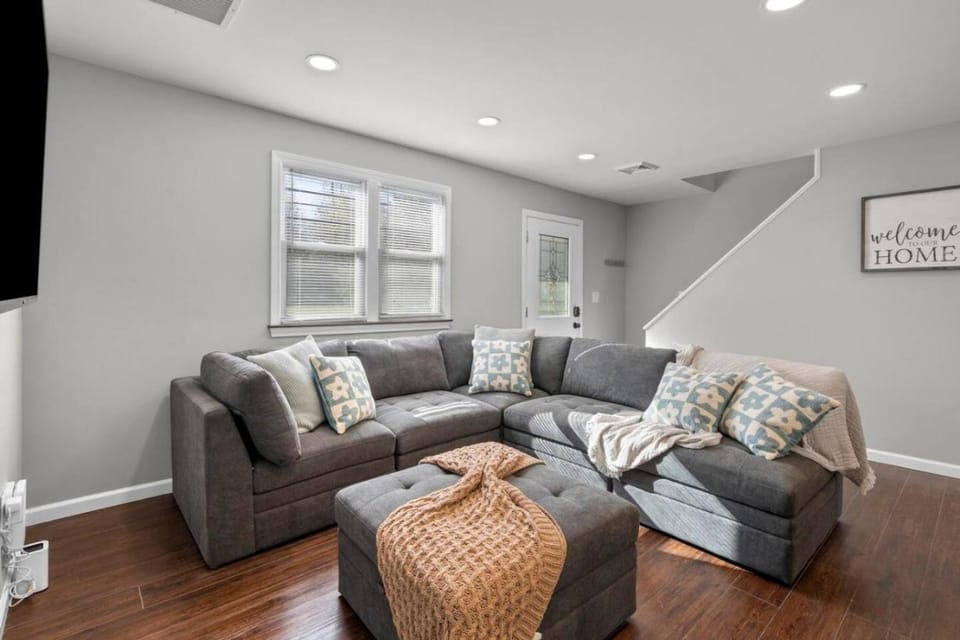22- 4 Bedroom 2 Bath House - Central CT House in New Britain