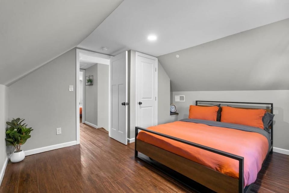 22- 4 Bedroom 2 Bath House - Central CT House in New Britain