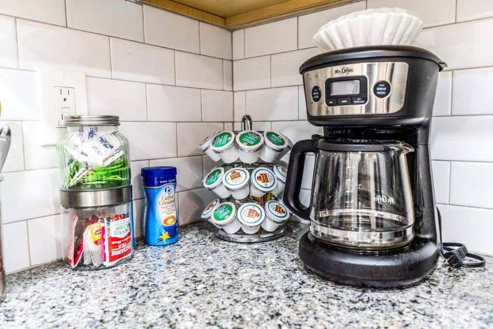 Coffee/tea facilities, Kitchen or kitchenette