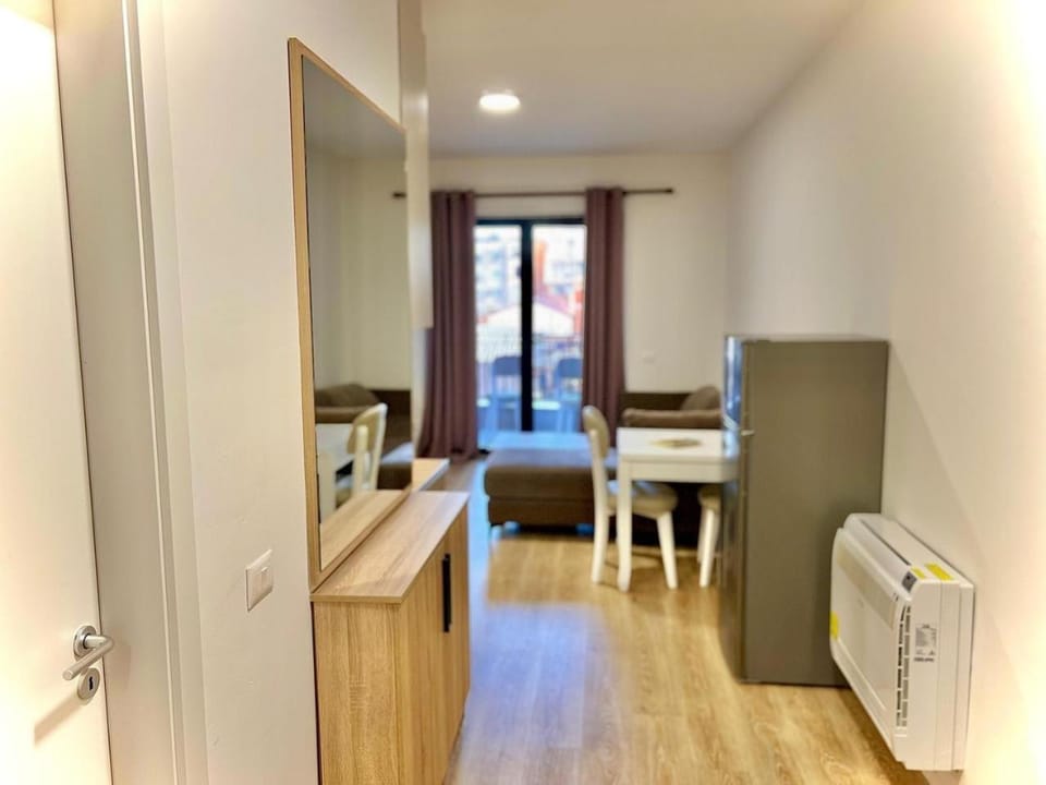 Kitchen or kitchenette, Living room, Seating area, Dining area, oven