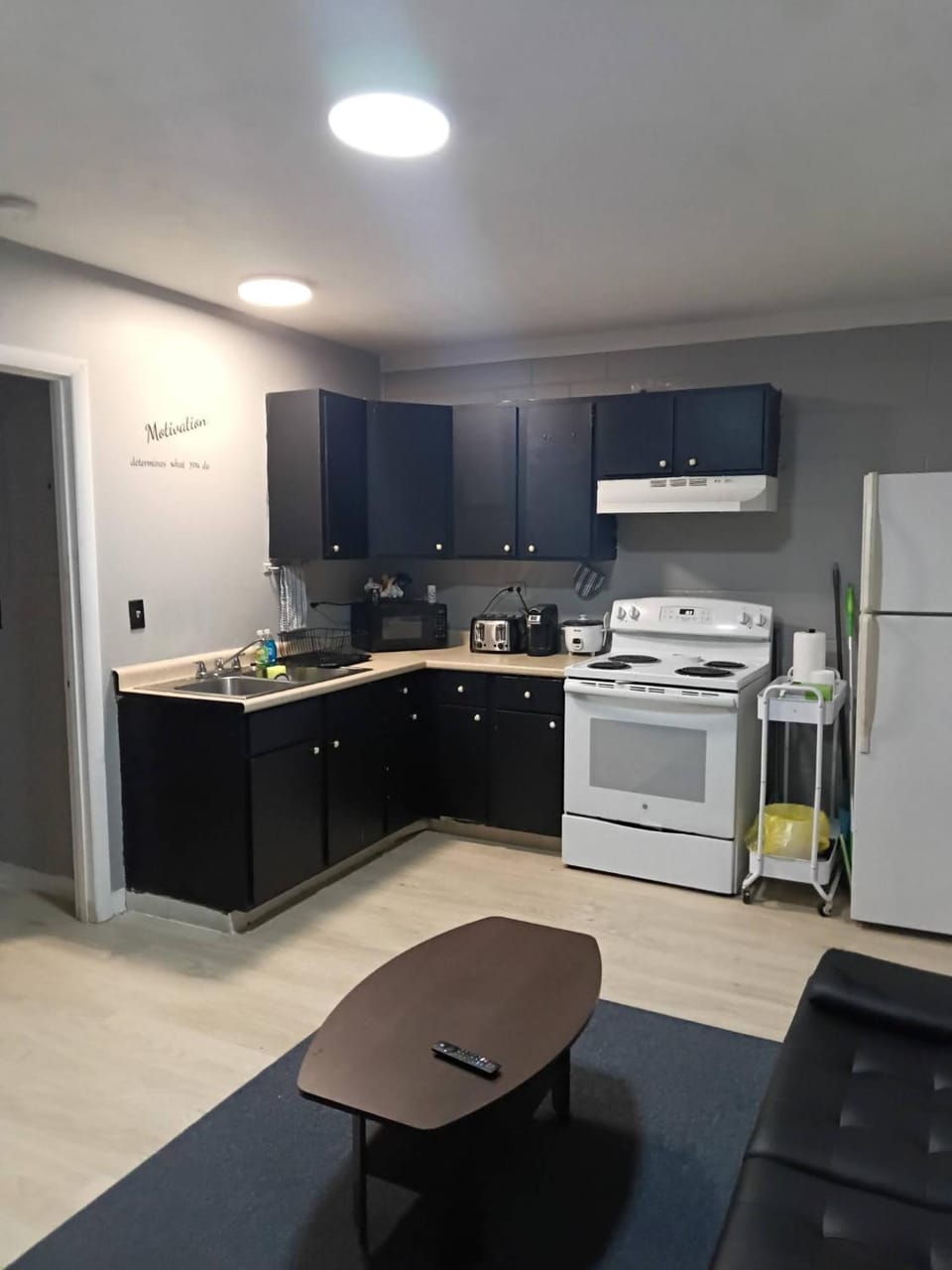Kitchen or kitchenette, Dining area, pet friendly, stove, toaster