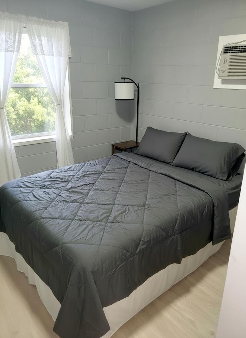 Bed, Photo of the whole room, Bedroom, air conditioner