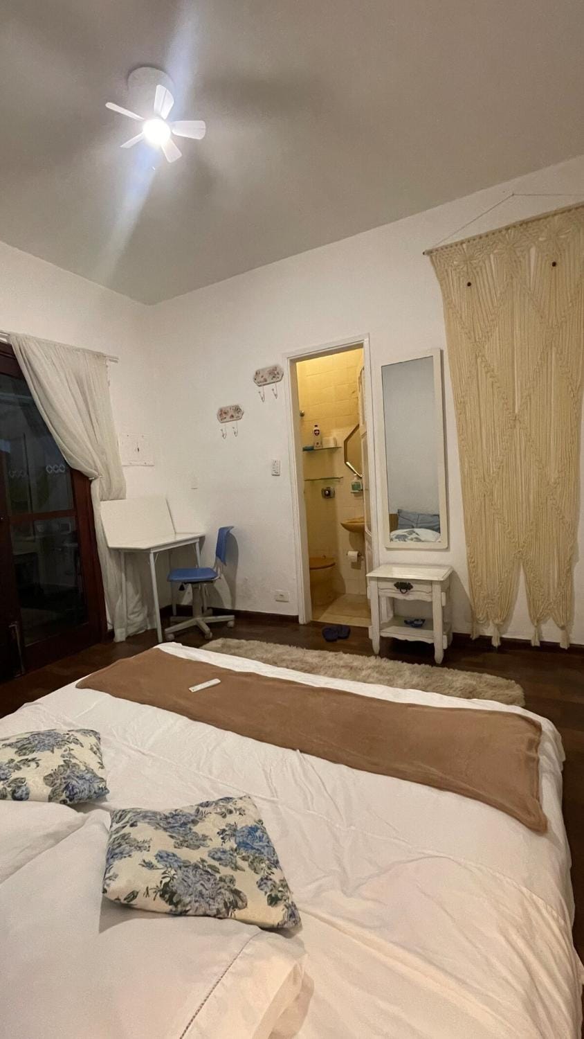 Suíte Chalé Venezi em localização privilegiada de SP Vacation rental in Sao Paulo City