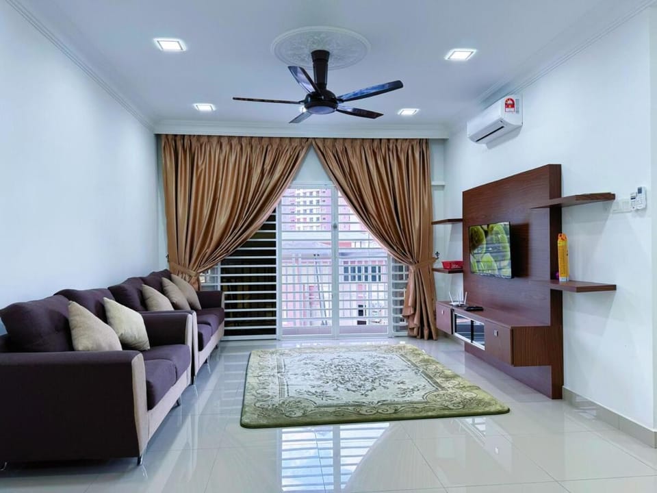 Photo of the whole room, Seating area