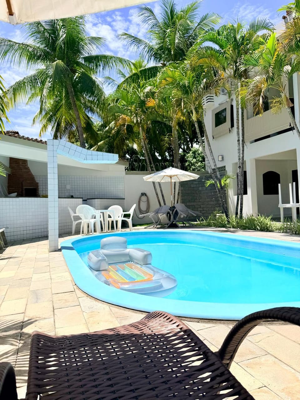 Property building, Swimming pool, sunbed