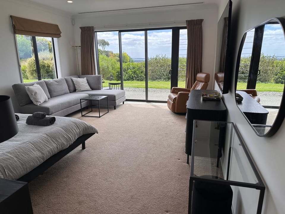 Luxury Studio with Stunning Views to wake up to! Apartment in Tauranga