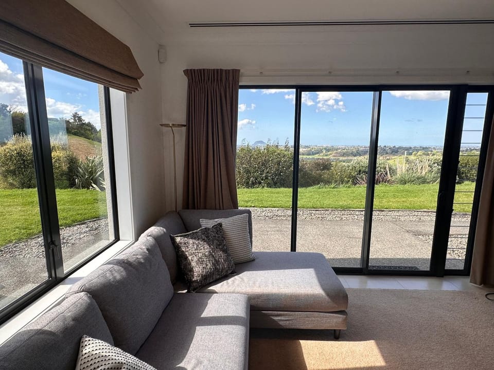 Luxury Studio with Stunning Views to wake up to! Apartment in Tauranga