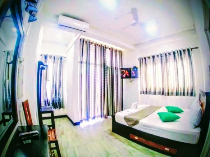 Black And White Kandy Hostel And Rooms Hostel in Kandy