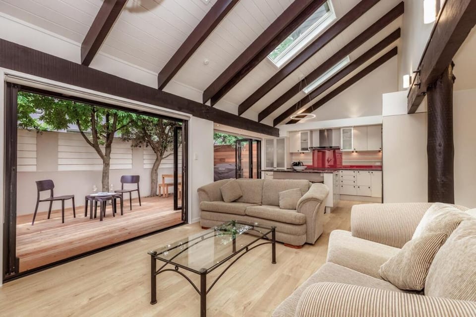 Kitchen or kitchenette, Living room, Seating area, pet friendly