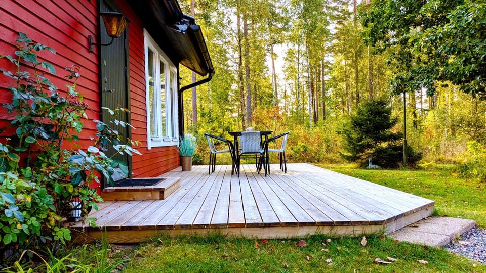 Property building, Patio, Natural landscape, Garden, Balcony/Terrace, Dining area, Garden view