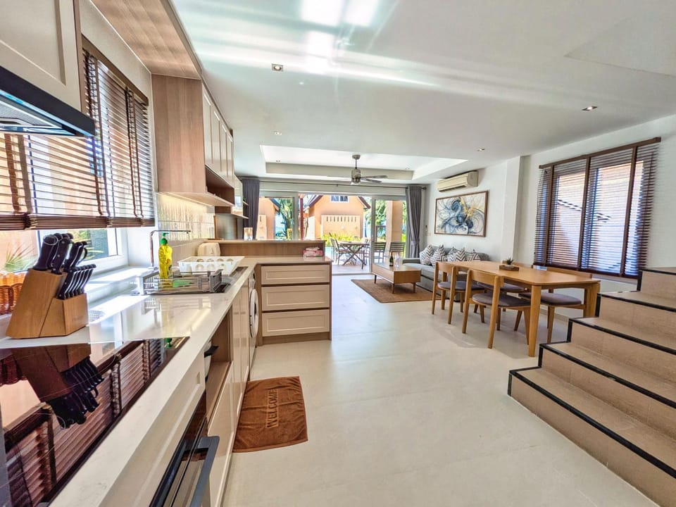 Kitchen or kitchenette, Seating area