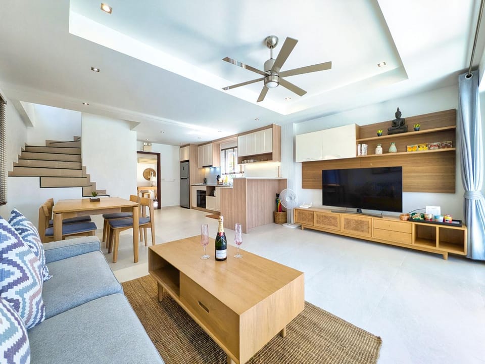 TV and multimedia, Kitchen or kitchenette, Living room, Seating area, Evening entertainment