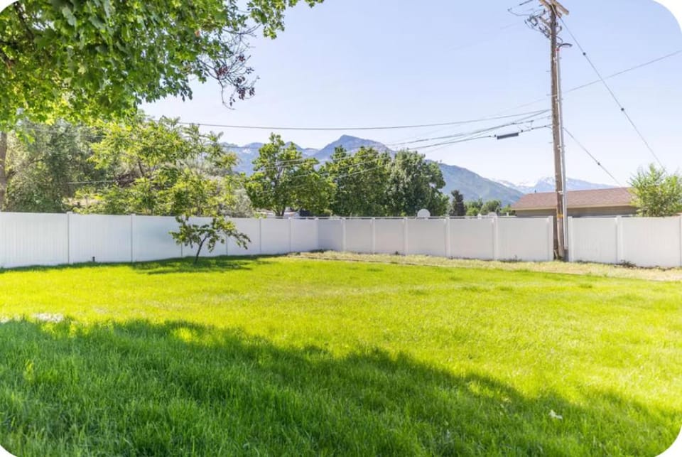 Paws n Peaks Retreat Bed and Breakfast in Salt Lake City
