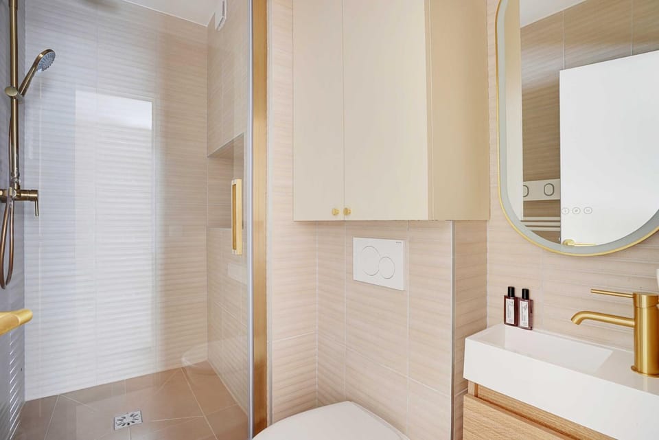 Shower, Bathroom
