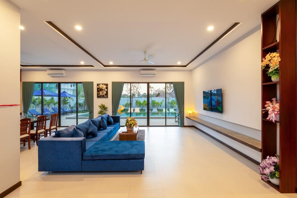 Communal lounge/ TV room, TV and multimedia, Living room, Seating area, Evening entertainment