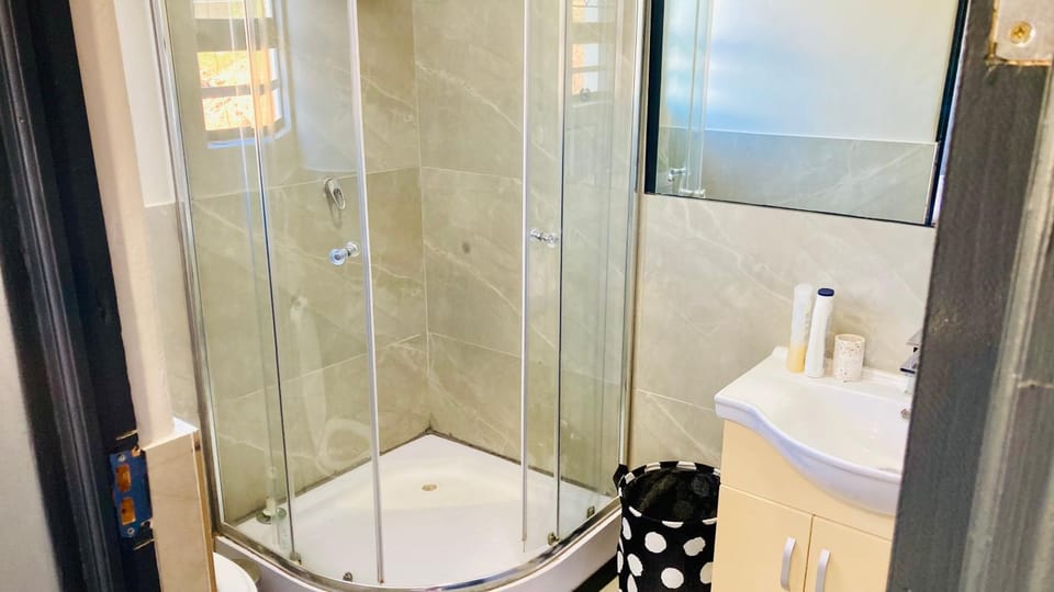 Luxury Smart Air Conditioned 1Bedroom- Sea & Mountain Views - Gordons Bay Apartment in Cape Town