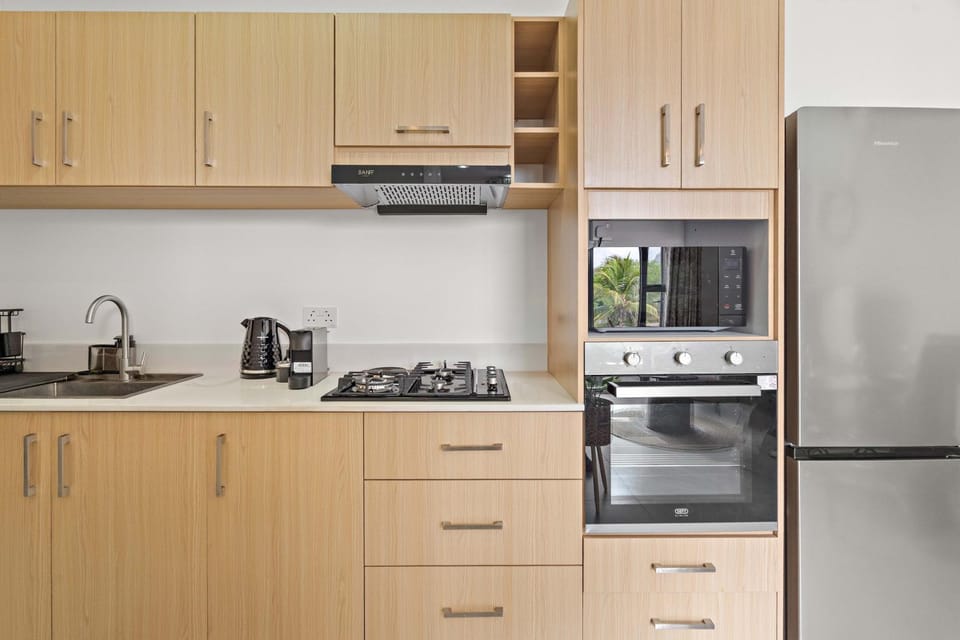 Coffee/tea facilities, Kitchen or kitchenette, oven, stove, toaster