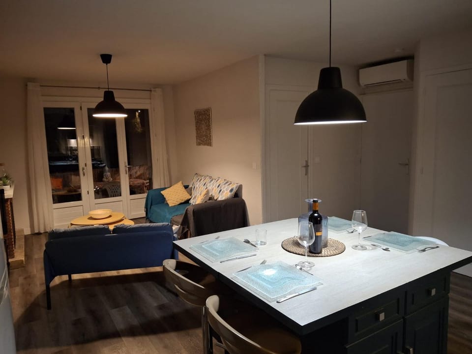 Living room, Dining area