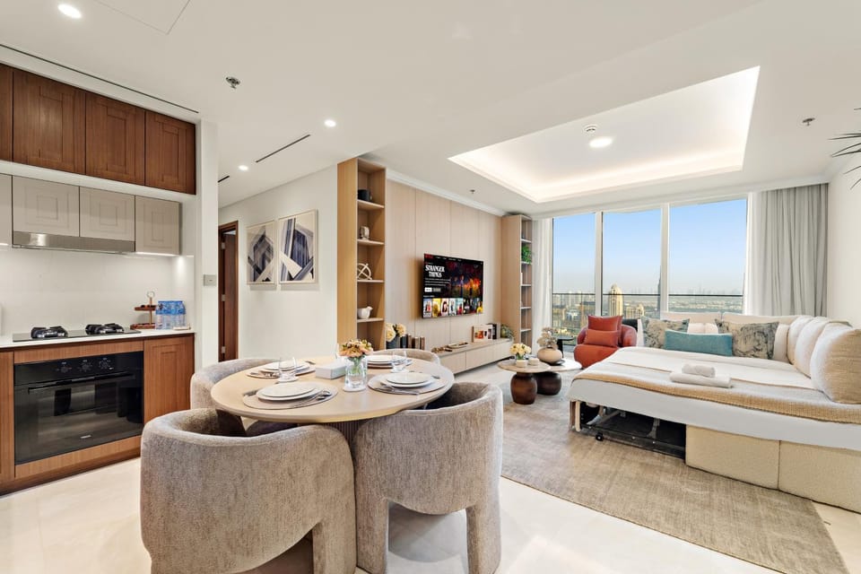 Dining area, kitchen