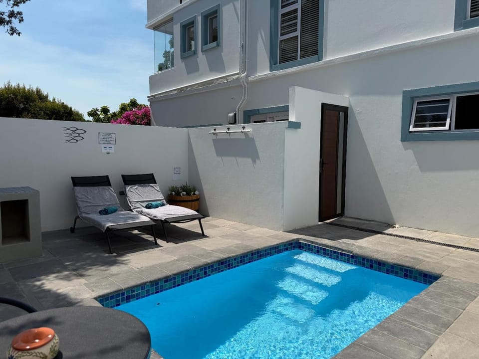 Patio, Balcony/Terrace, Swimming pool, Swimming pool