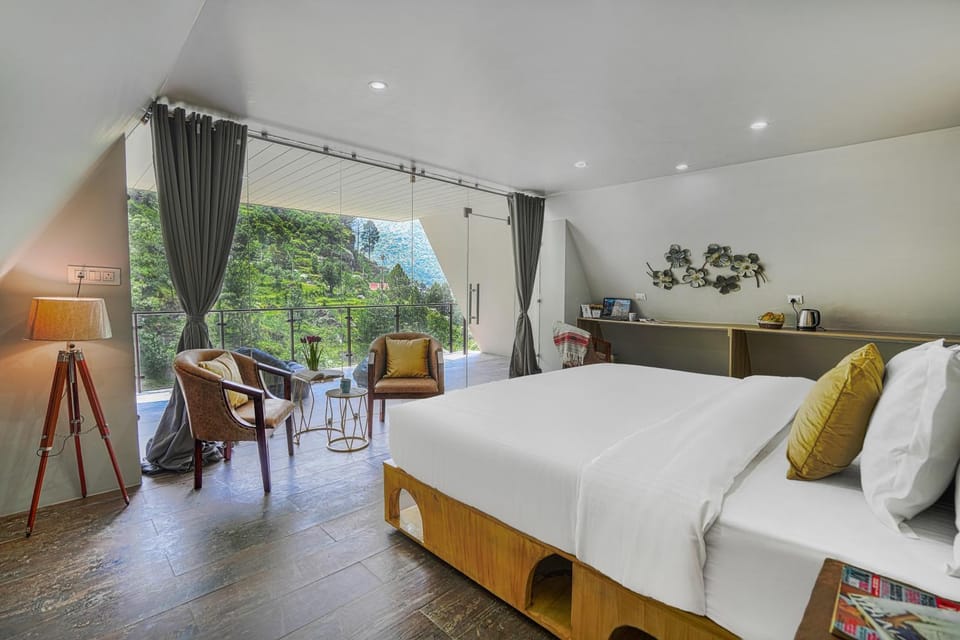 Bed, Photo of the whole room, Bedroom