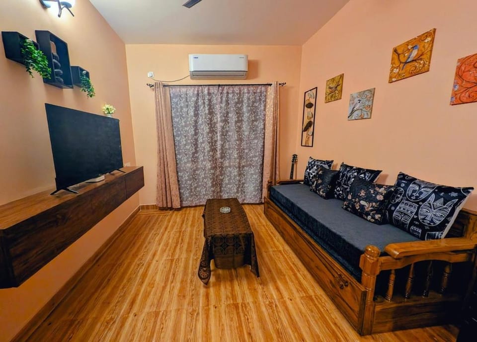 Communal lounge/ TV room, Living room, Seating area