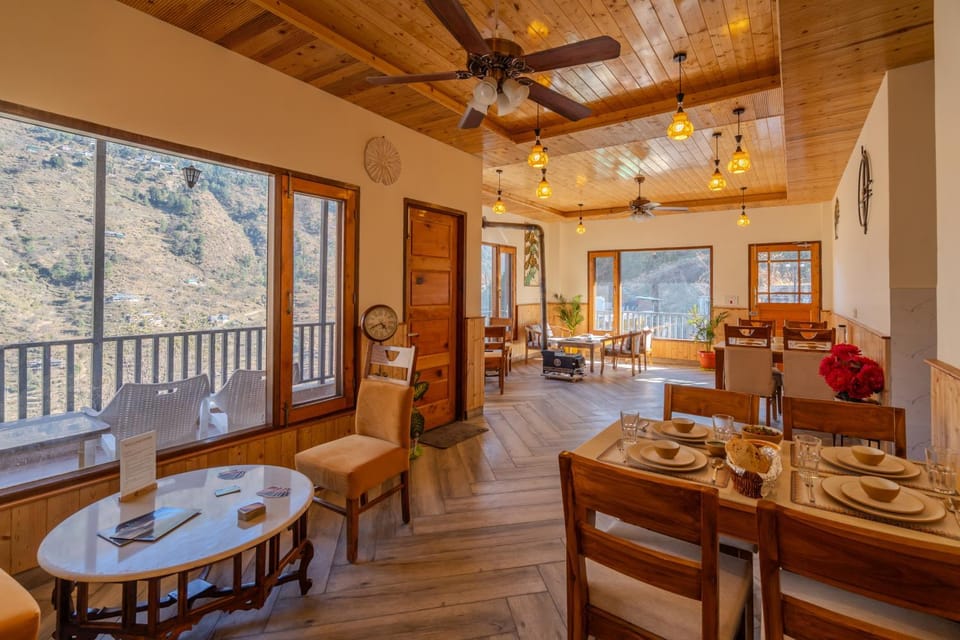 Balcony/Terrace, Seating area, Dining area, Food