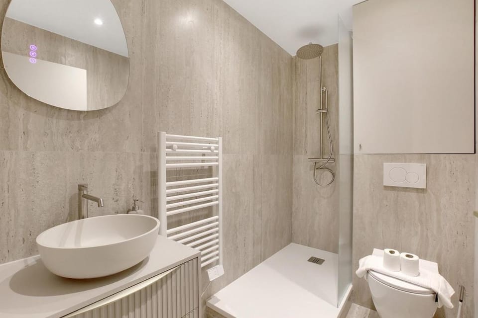 Havre climatisé au cœur de Neuilly Apartment in Paris