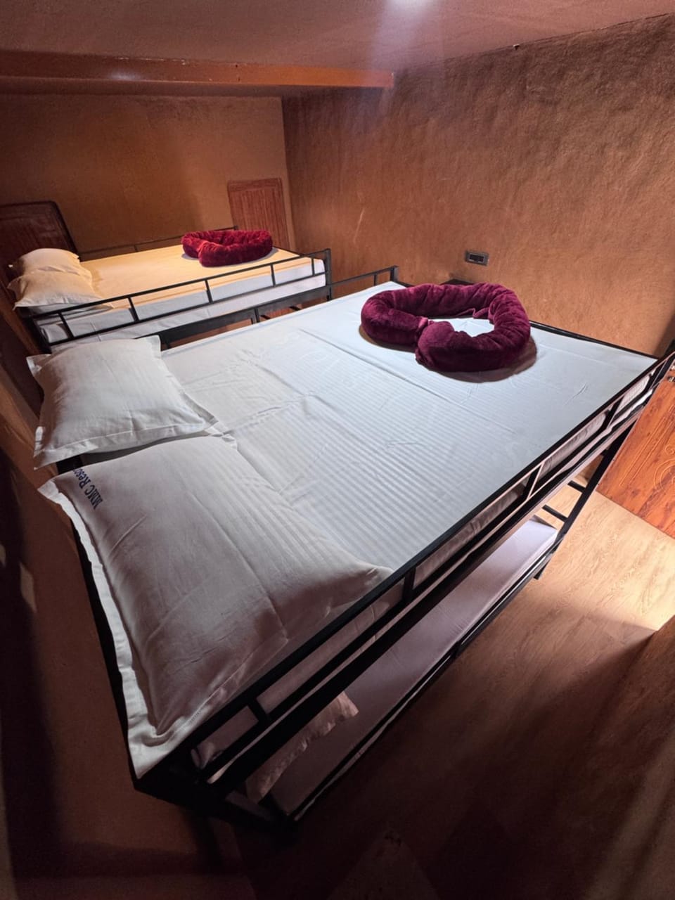 Bedroom, bunk bed