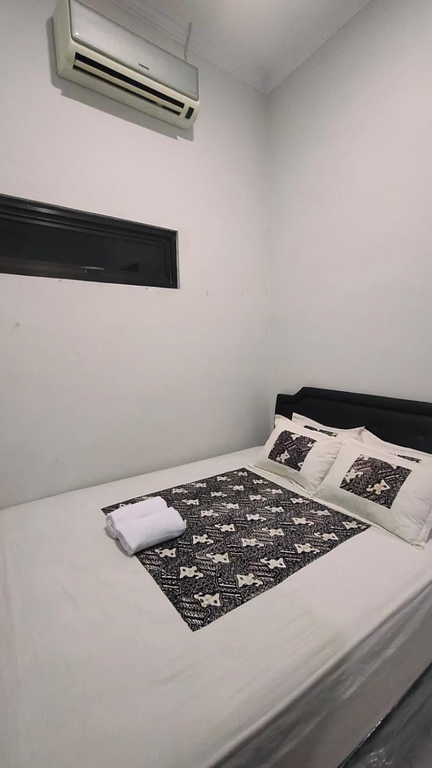 Bed, Photo of the whole room, Bedroom, air conditioner