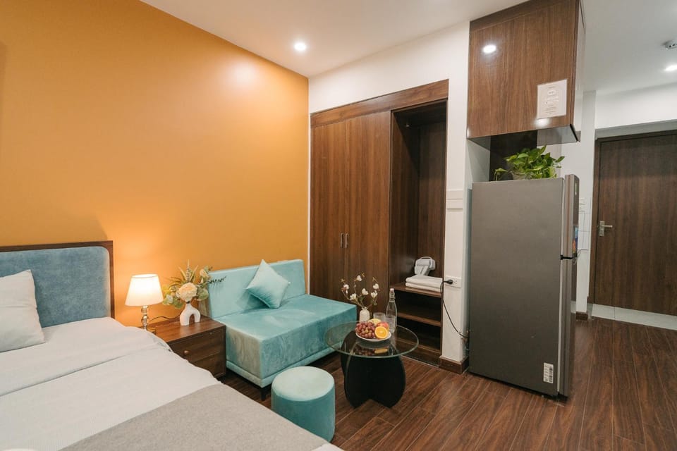 Bed, Photo of the whole room, Seating area, Bedroom
