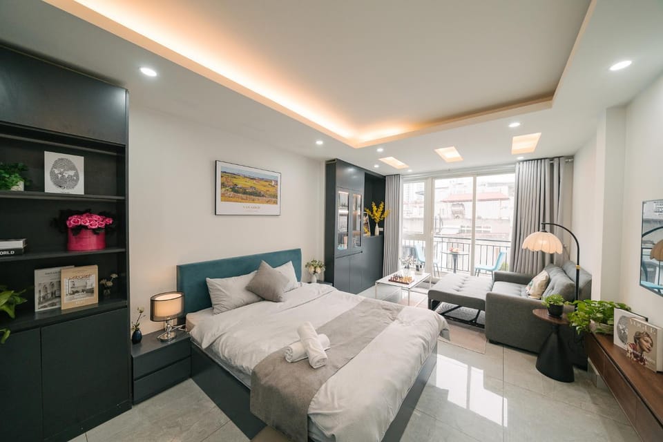 Bed, Living room, Photo of the whole room, Seating area, Bedroom, towels