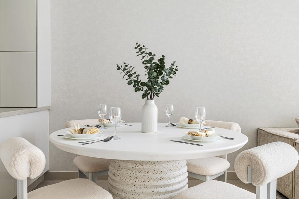 Living room, Food and drinks, Seating area, Dining area, Food