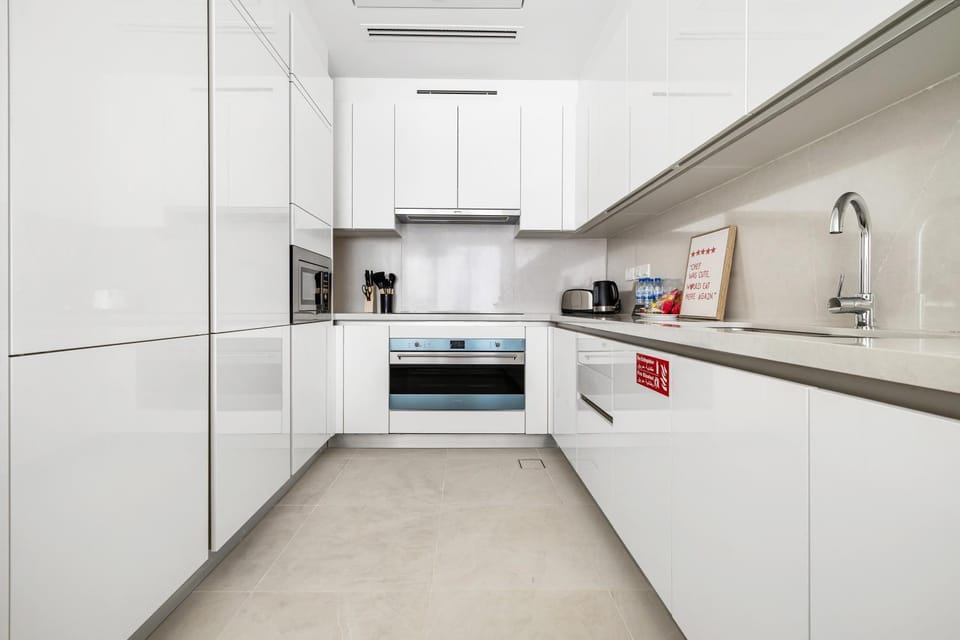 Coffee/tea facilities, Kitchen or kitchenette, dishwasher, minibar, oven, pet friendly, stove