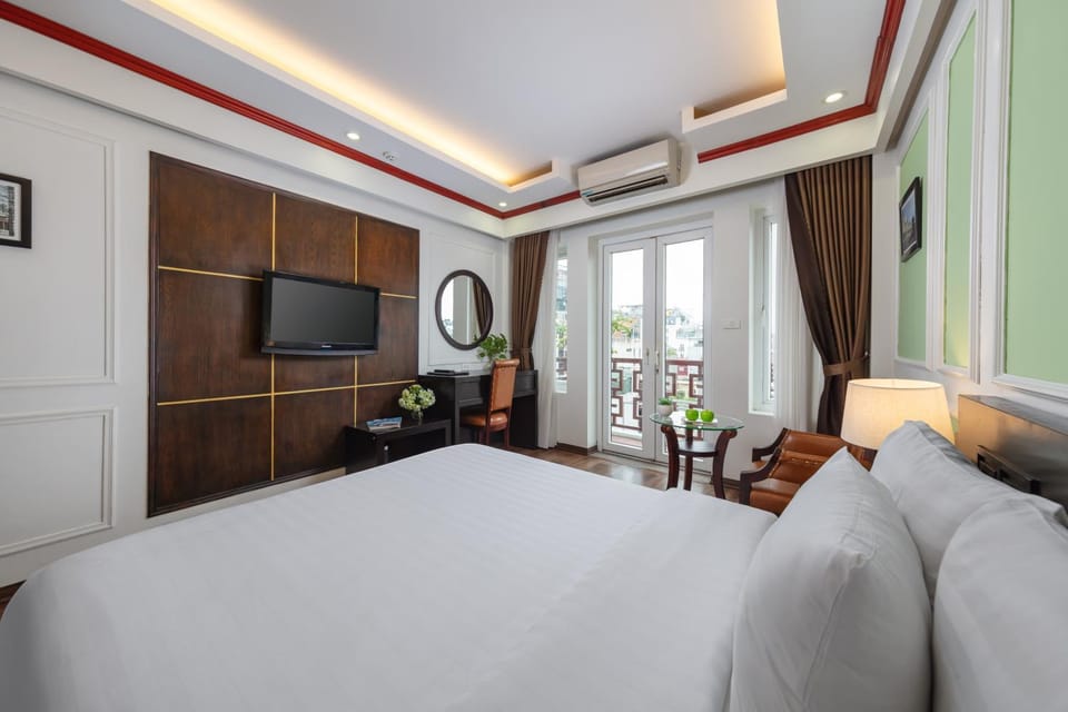 Communal lounge/ TV room, Bed, TV and multimedia, Photo of the whole room, Evening entertainment, Bedroom, fireplace, air conditioner