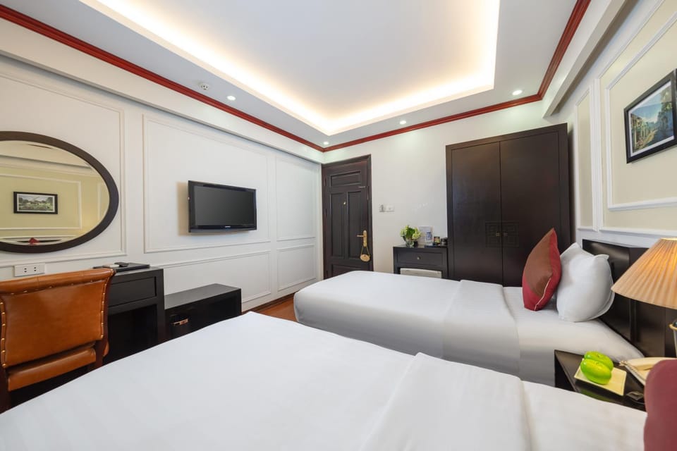 Communal lounge/ TV room, Bed, TV and multimedia, Photo of the whole room, Evening entertainment, Bedroom
