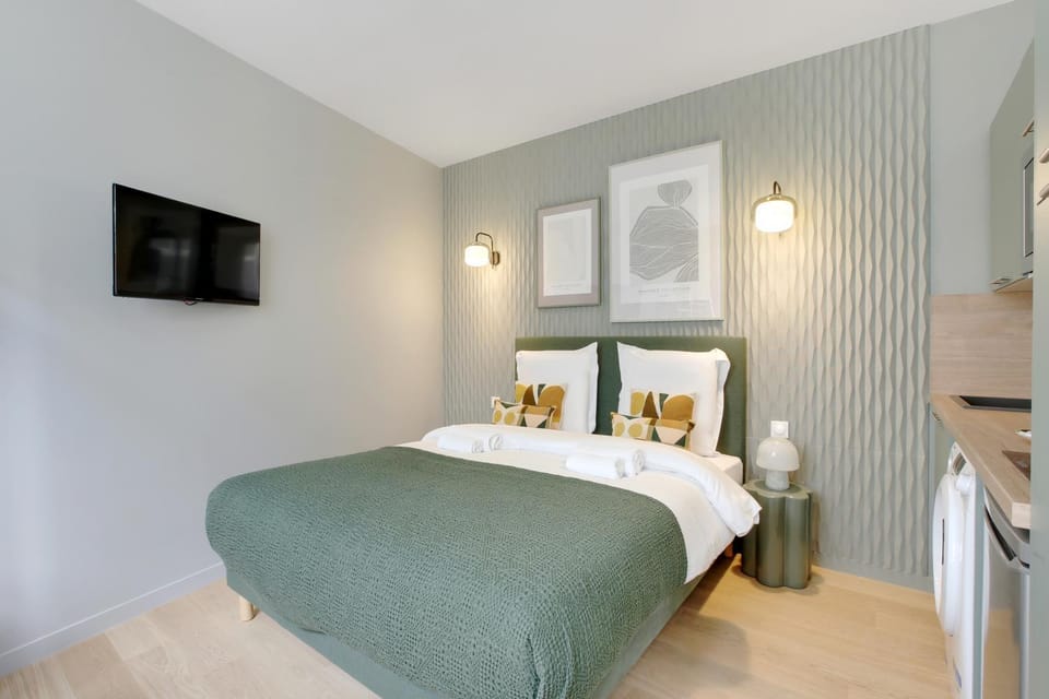 Bed, Bedroom