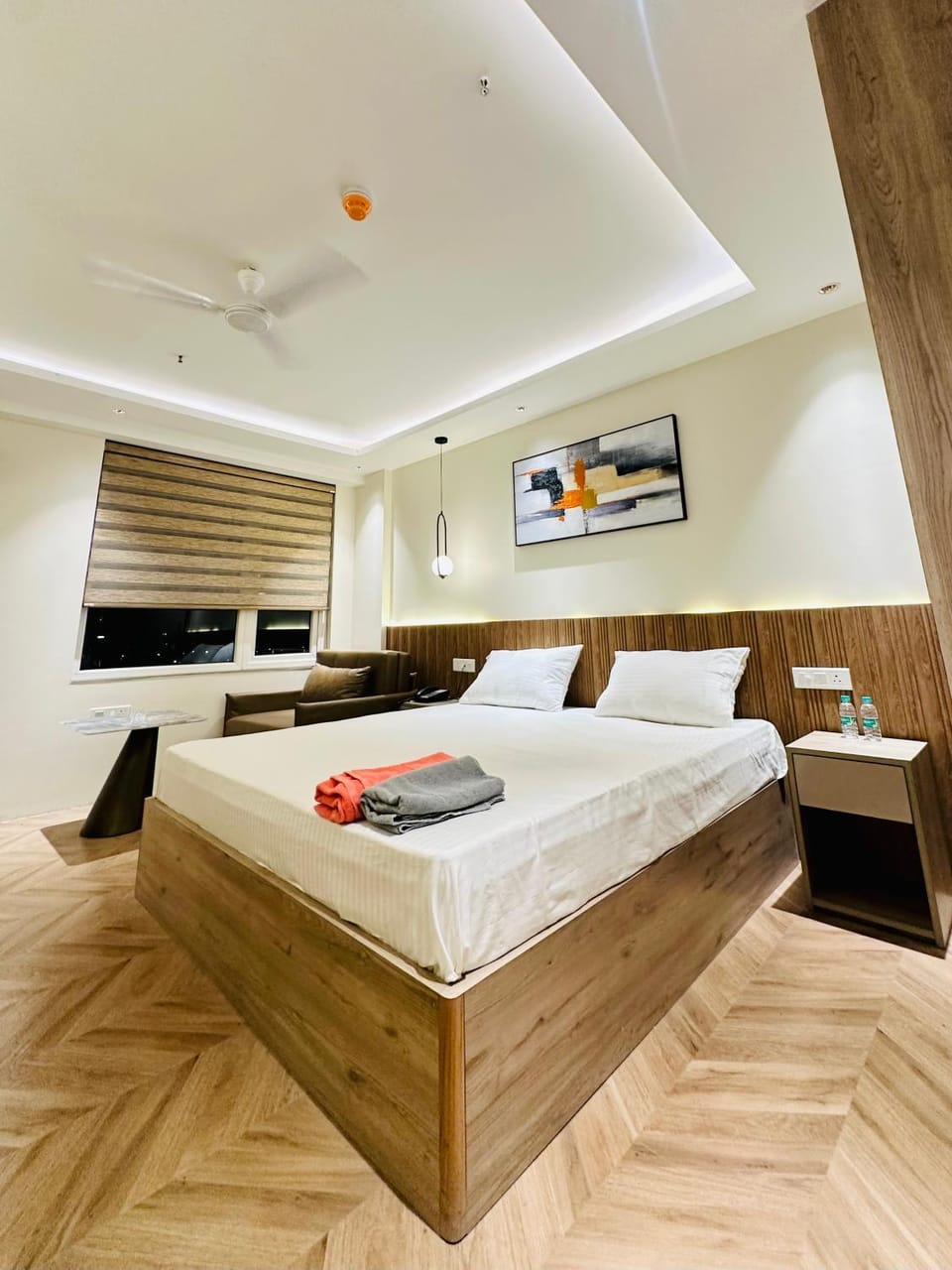 Bed, Bedroom, towels