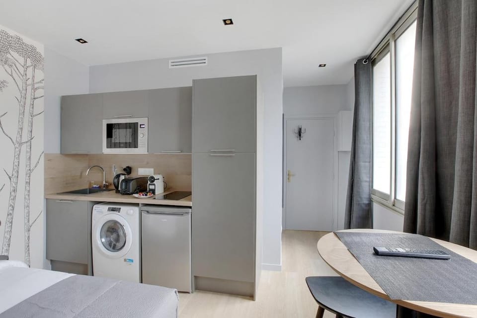 Refined air-conditioned studio in Neuilly Apartment in Paris
