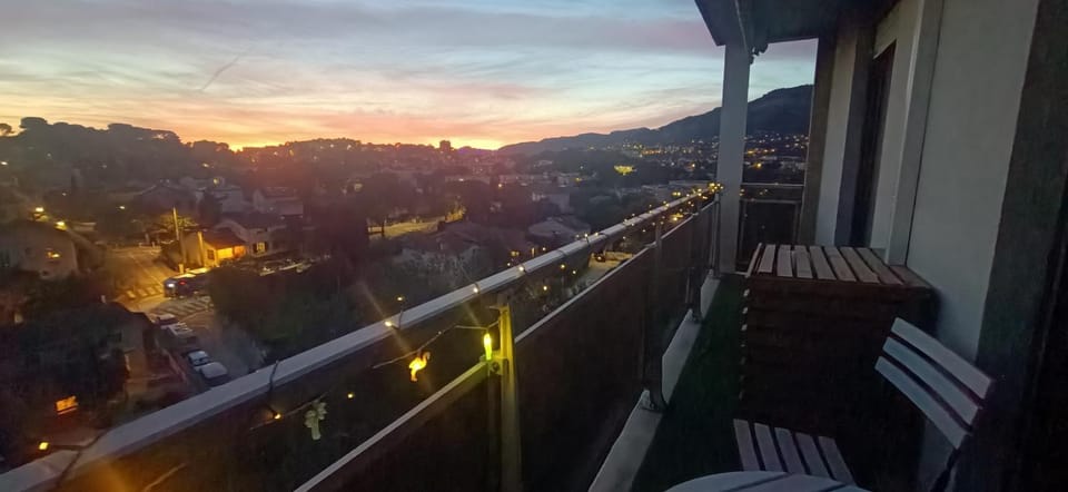 Vue panoramique dernier étage sans vis à vis Apartment in Toulon