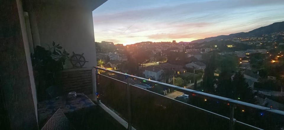 Vue panoramique dernier étage sans vis à vis Apartment in Toulon