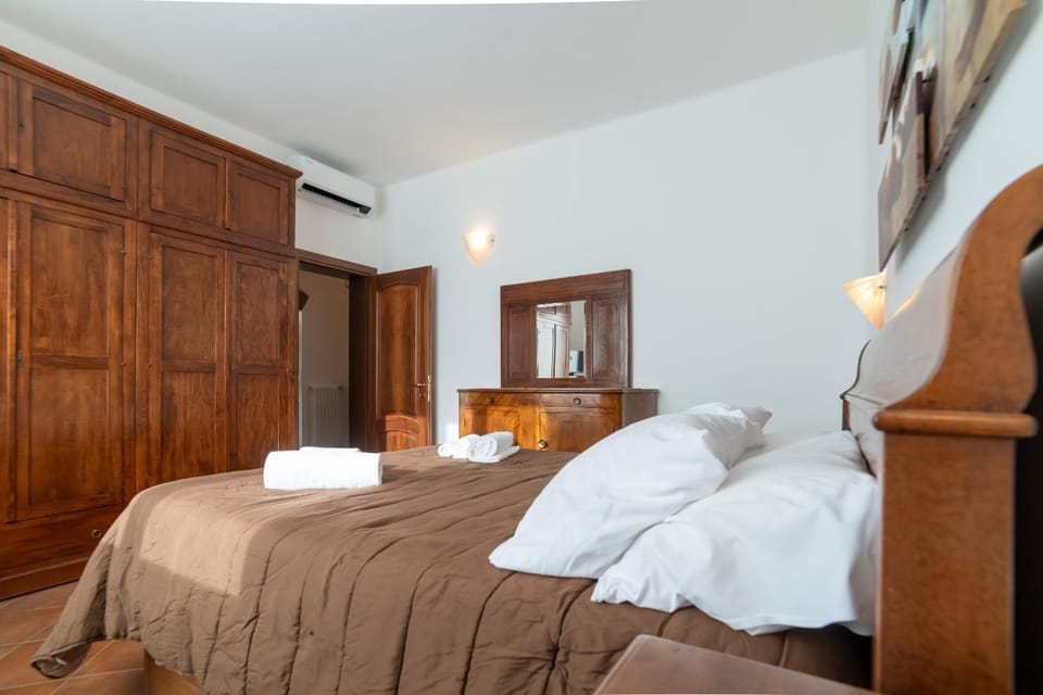 Bed, Photo of the whole room, Bedroom, towels, wardrobe, air conditioner