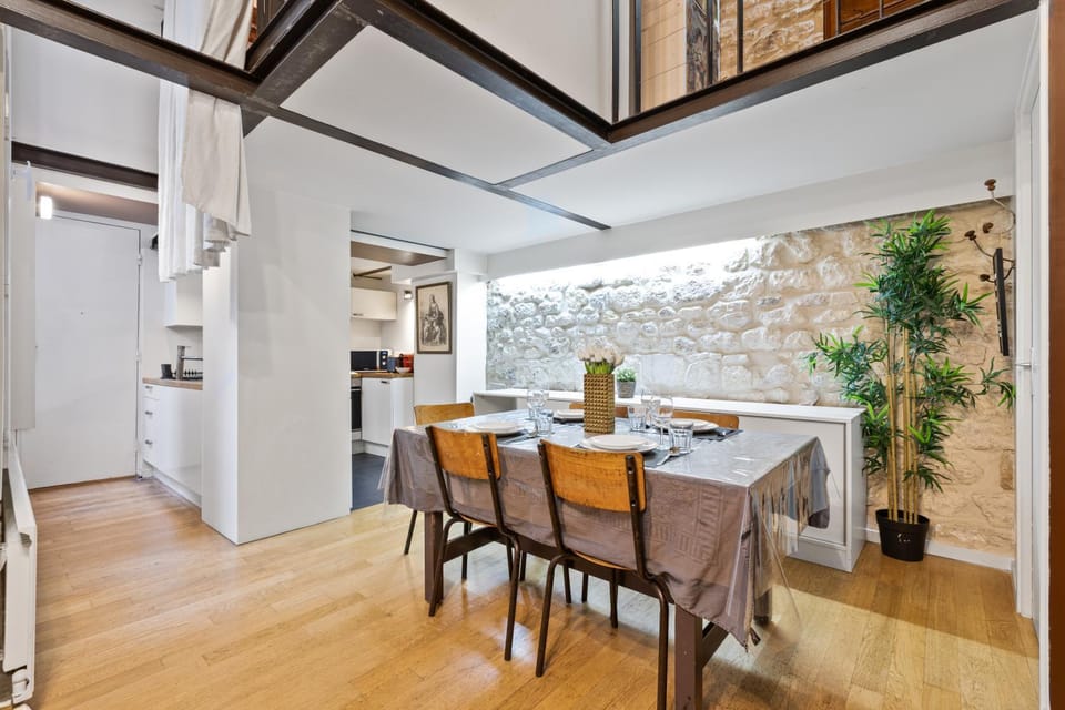 Kitchen or kitchenette, Seating area, Dining area