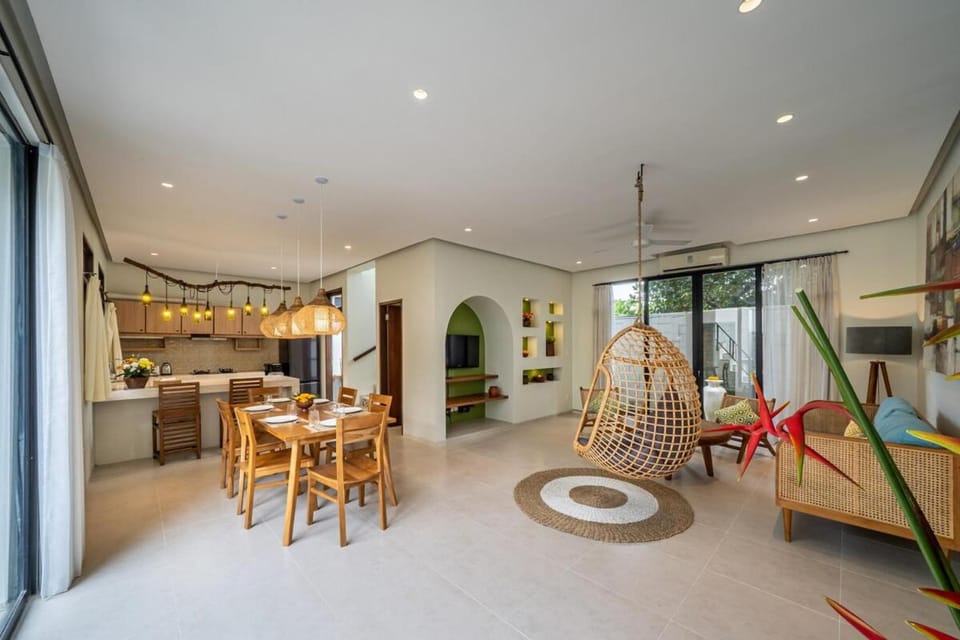 Tropical 3BR Oasis w Private Pool Villa Nau Mai Villa in North Kuta