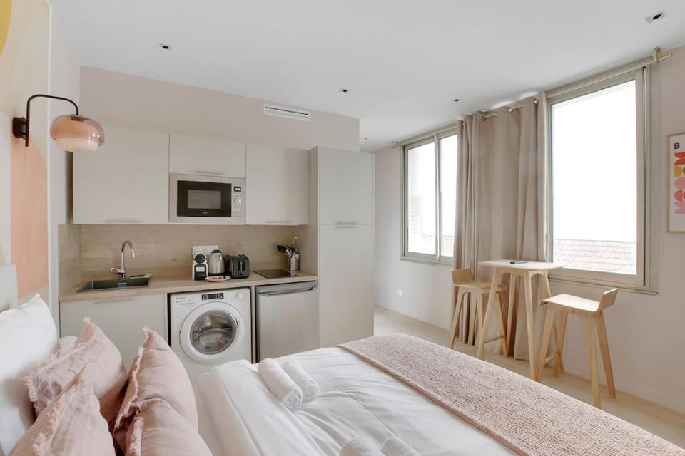 Modern air-conditioned studio in Neuilly Apartment in Paris