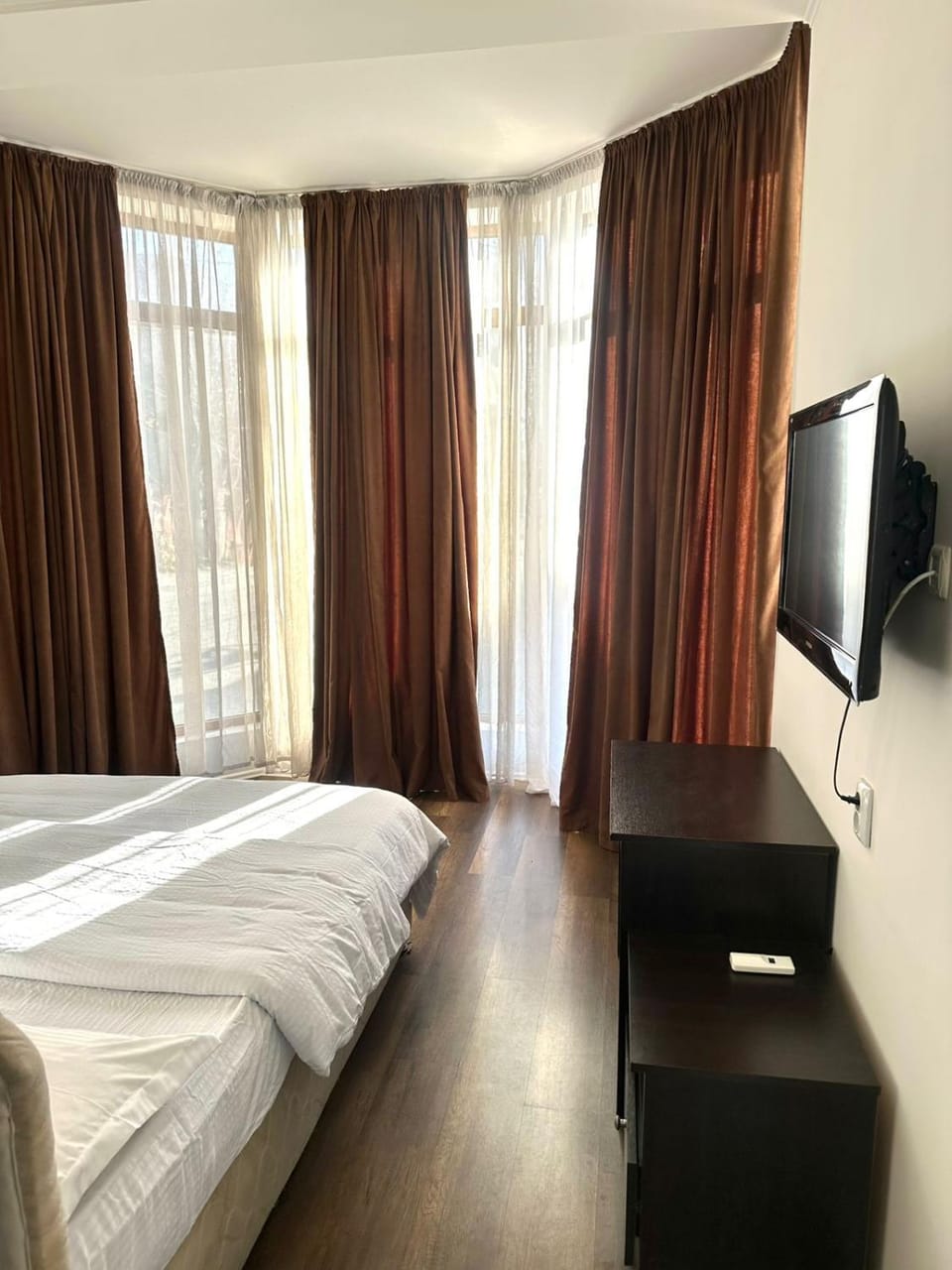 Communal lounge/ TV room, Bed, TV and multimedia, Photo of the whole room, Bedroom