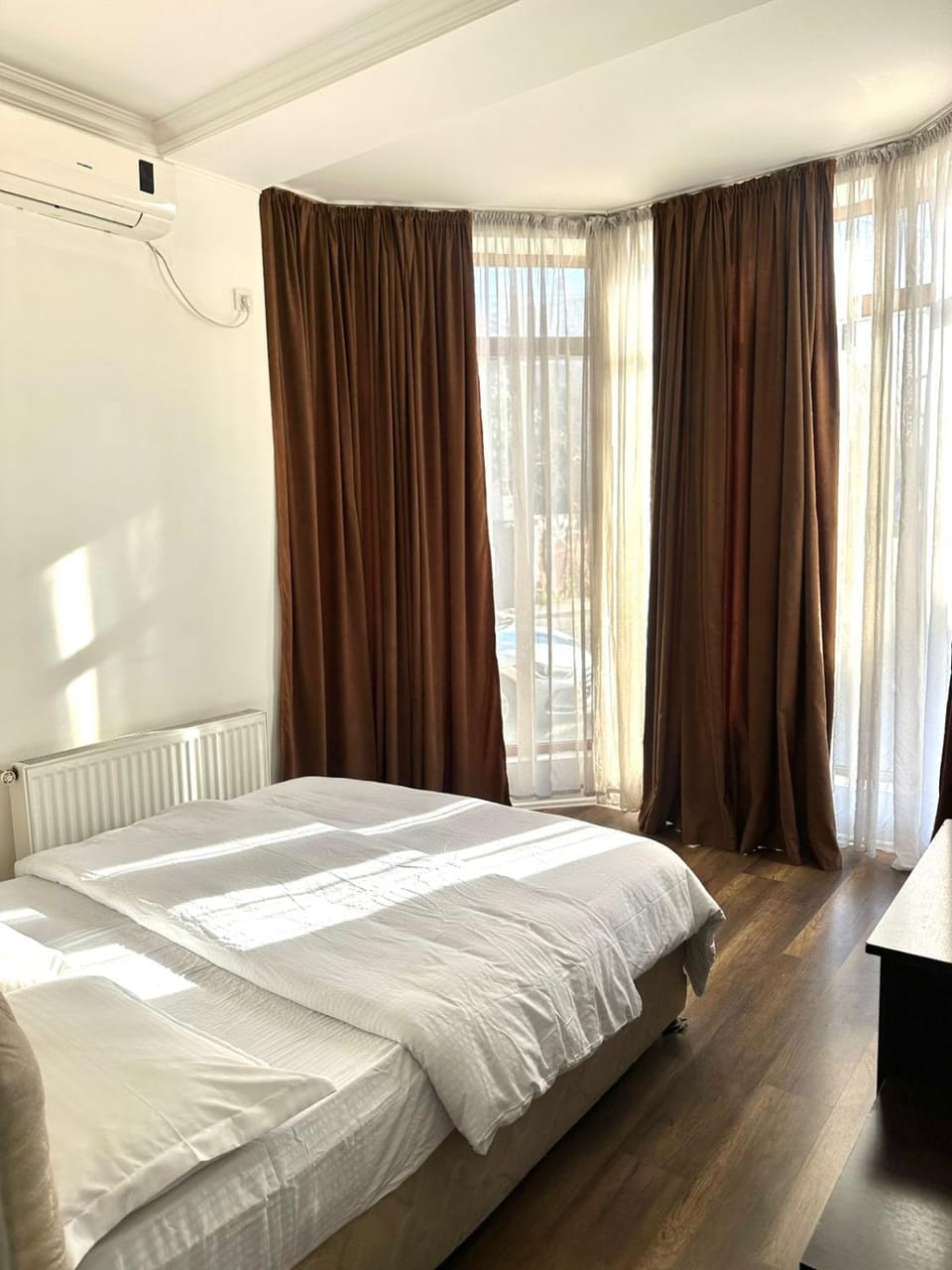 Bed, Photo of the whole room, Bedroom, internet, air conditioner