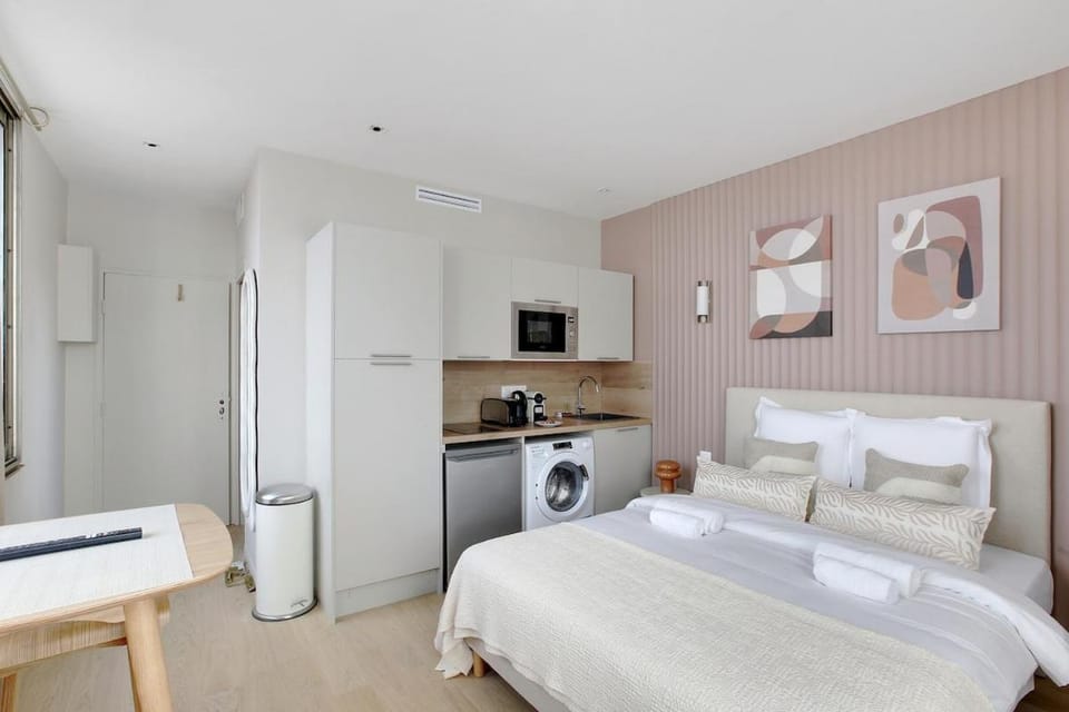 Modern, Cozy Studio with AC in Neuilly Area Apartment in Paris