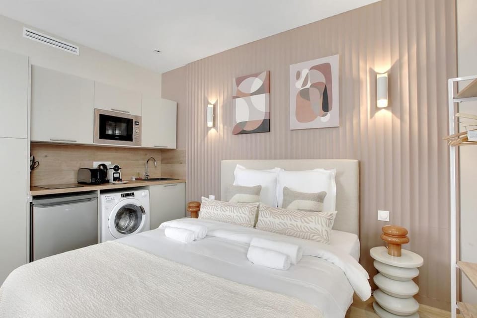 Modern, Cozy Studio with AC in Neuilly Area Apartment in Paris